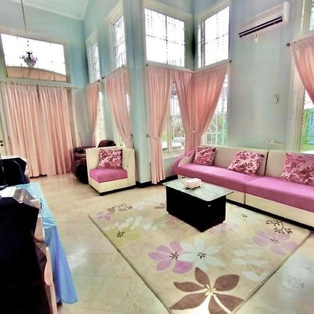 בוגור Vila Princess,Sentul 4Bedroom Dan Tenda Camping,Private Pool, Tenis Meja, Mini Billiard, Karaoke, Ayunan,Bbq, 08Satu3 80Satu6 4Satu5Satu מראה חיצוני תמונה