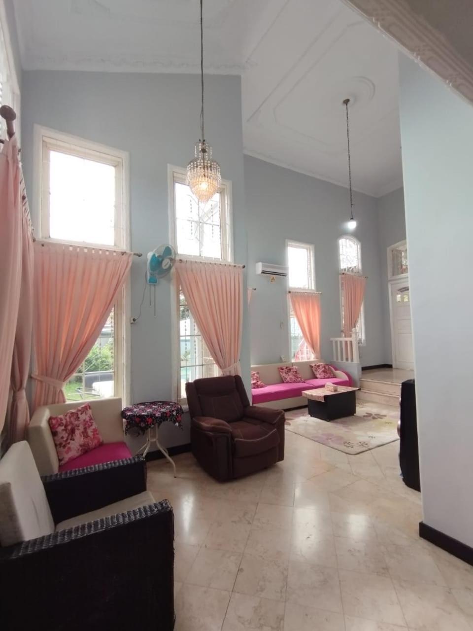 בוגור Vila Princess,Sentul 4Bedroom Dan Tenda Camping,Private Pool, Tenis Meja, Mini Billiard, Karaoke, Ayunan,Bbq, 08Satu3 80Satu6 4Satu5Satu מראה חיצוני תמונה