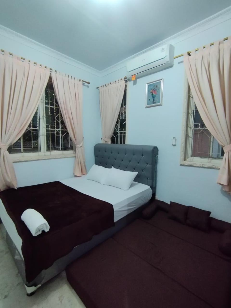 בוגור Vila Princess,Sentul 4Bedroom Dan Tenda Camping,Private Pool, Tenis Meja, Mini Billiard, Karaoke, Ayunan,Bbq, 08Satu3 80Satu6 4Satu5Satu מראה חיצוני תמונה