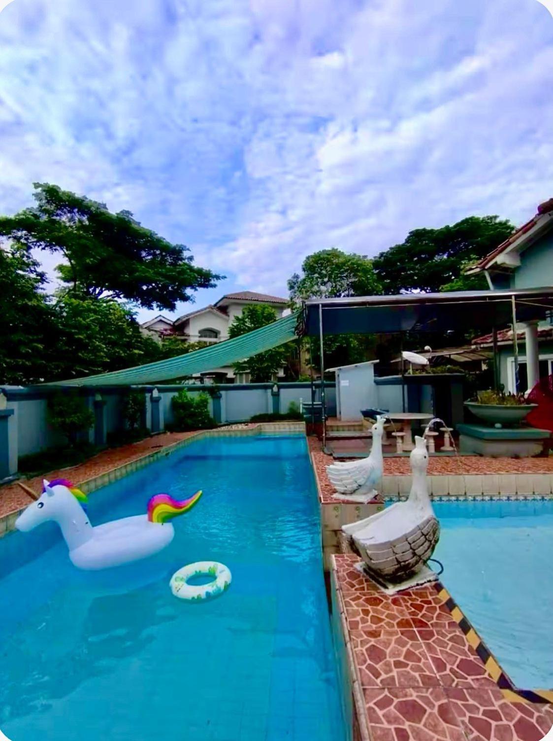 בוגור Vila Princess,Sentul 4Bedroom Dan Tenda Camping,Private Pool, Tenis Meja, Mini Billiard, Karaoke, Ayunan,Bbq, 08Satu3 80Satu6 4Satu5Satu מראה חיצוני תמונה