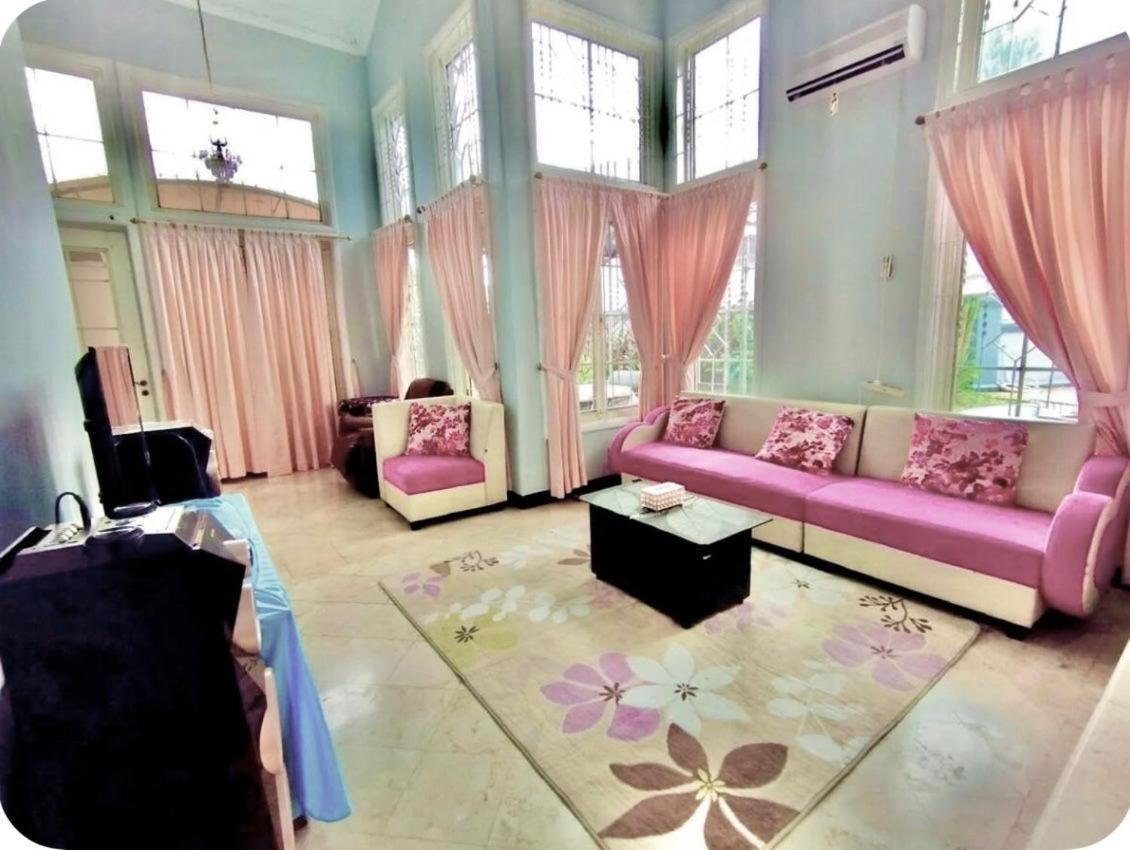 בוגור Vila Princess,Sentul 4Bedroom Dan Tenda Camping,Private Pool, Tenis Meja, Mini Billiard, Karaoke, Ayunan,Bbq, 08Satu3 80Satu6 4Satu5Satu מראה חיצוני תמונה